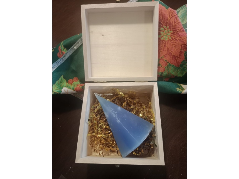 Pirámide Pentagonal grande con Caja de madera grande