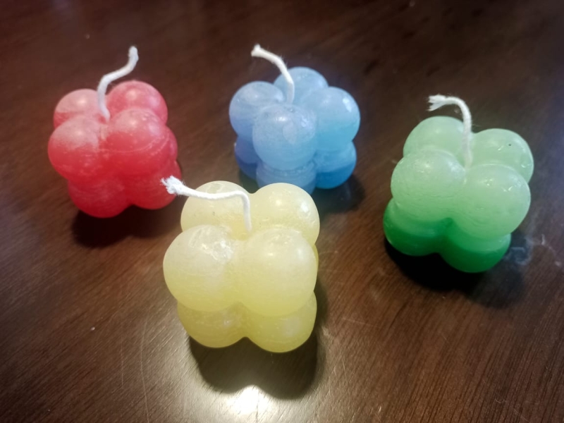 Pack 4 velas Bolitas de colores más cajita de Madera