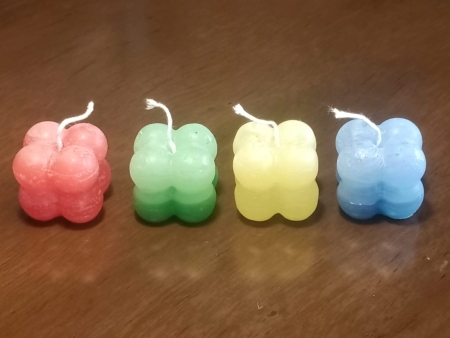 Pack 4 velas Bolitas de colores más cajita de Madera