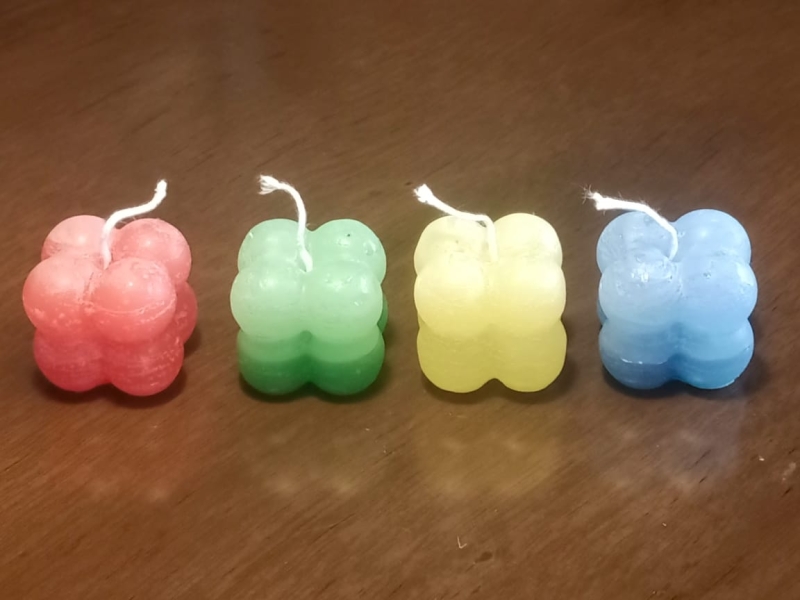 Pack 4 velas Bolitas de colores más cajita de Madera