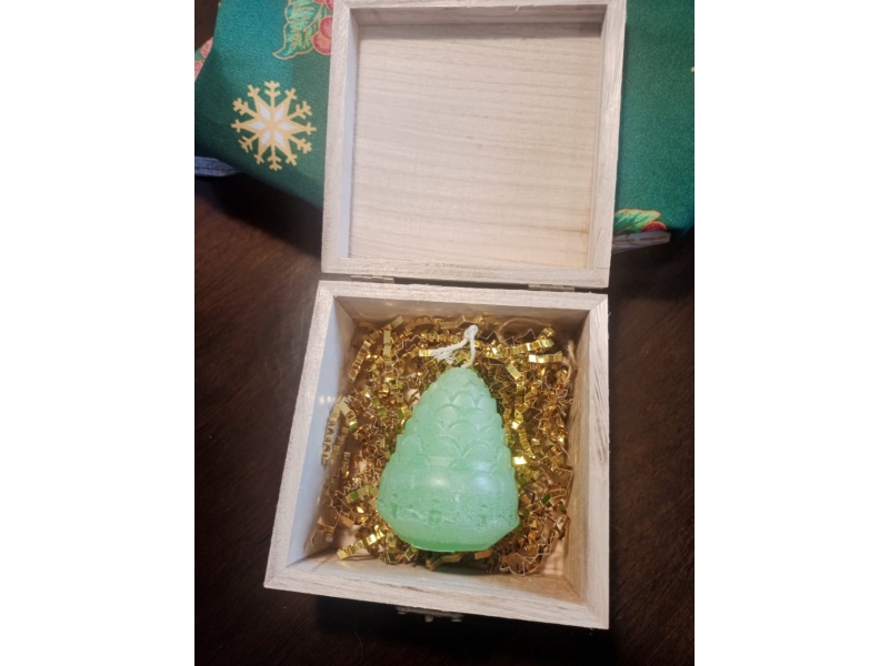 Vela Piñon grande con cajita de madera de regalo