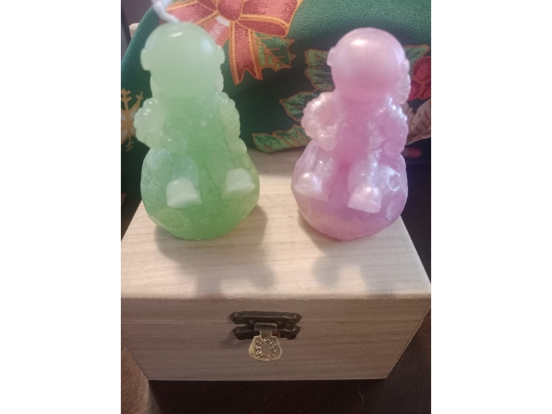 Pack 2 Velas Astronautas con caja de madera de regalo