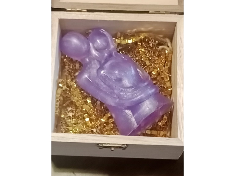 Vela "Los Enamorados" + caja de Madera de Regalo